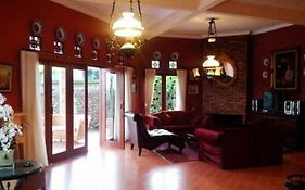 Villa Riri By The London Living
